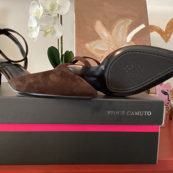 VINCE CAMUTO - Picture 2 of 8